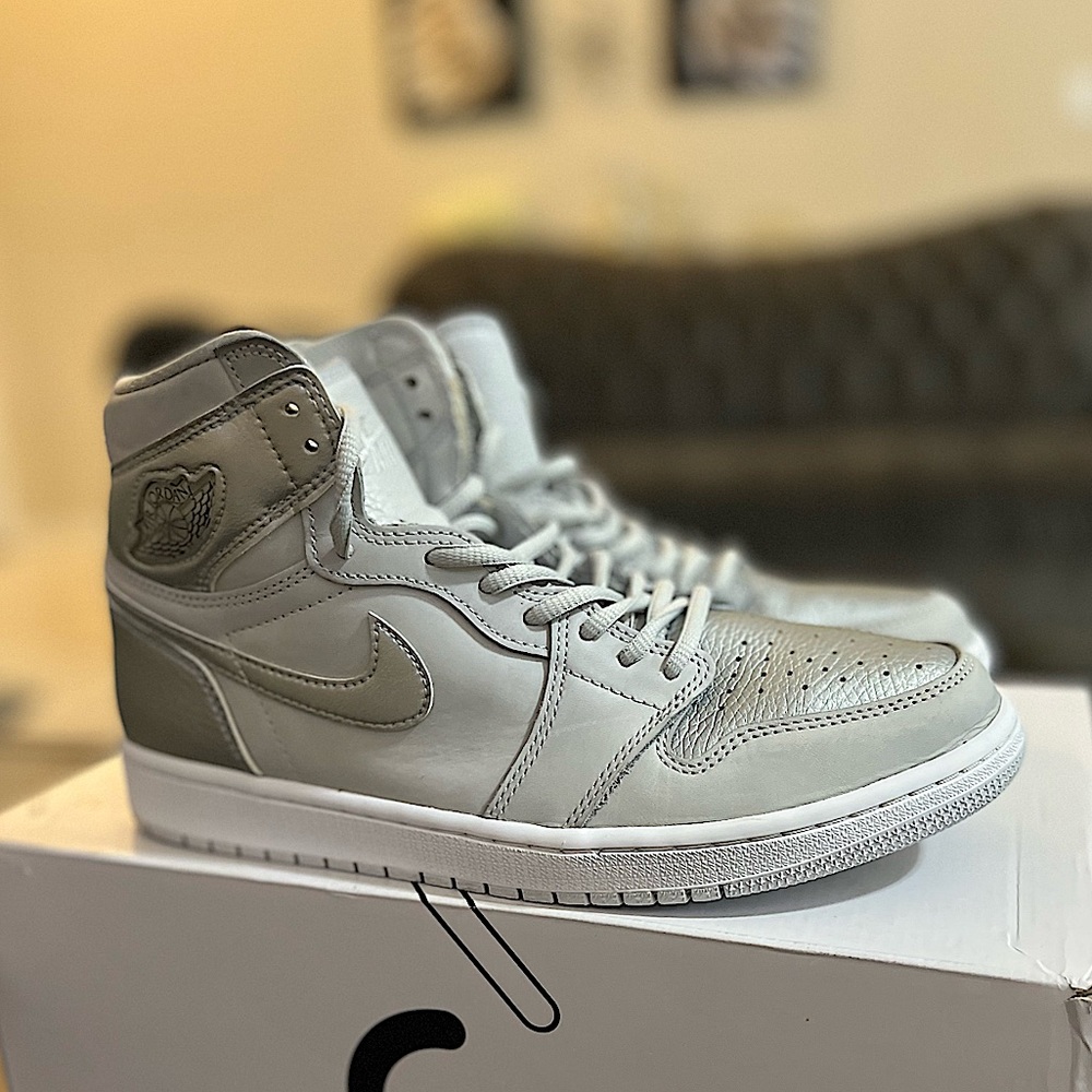 JORDAN 1 Retro High CO Japan Neutral Grey Sneakers
Size: 9.5